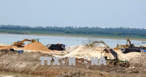 Chấn chỉnh hoạt động khai thác cát trong hồ Dầu Tiếng ảnh 1
