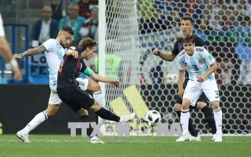 Đương kim Á quân Argentina đối diện với nguy cơ bị loại ngay từ vòng bảng ảnh 3