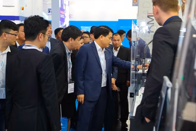 Đoàn đại biểu Hà Nội dự Hội chợ Công nghệ tự động hoá tại Đức ảnh 4