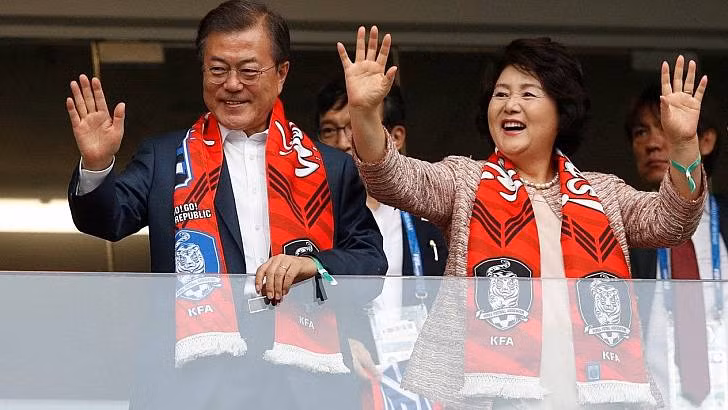Tổng thống Moon Jae-in ngỏ ý Hàn Quốc-Triều Tiên đồng đăng cai VCK World Cup 2030 ảnh 1