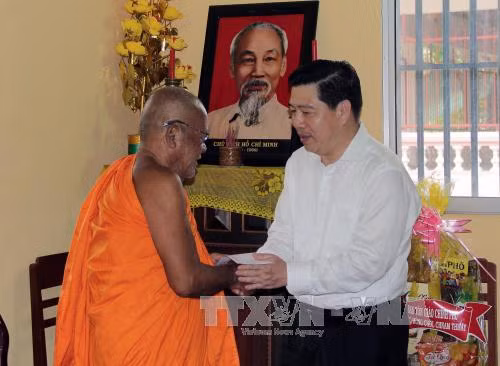Thăm hỏi, chúc mừng đồng bào Khmer nhân dịp Tết Chôl Chnăm Thmây ảnh 1