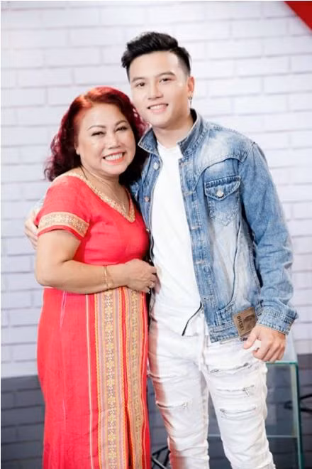 Hot: Trực tiếp tập 9 The Voice- Giọng hát Việt 2017- cái kết đẹp với sự trở lại của Đào Tín nhờ quyền cứu của HLV Tóc Tiên ảnh 3