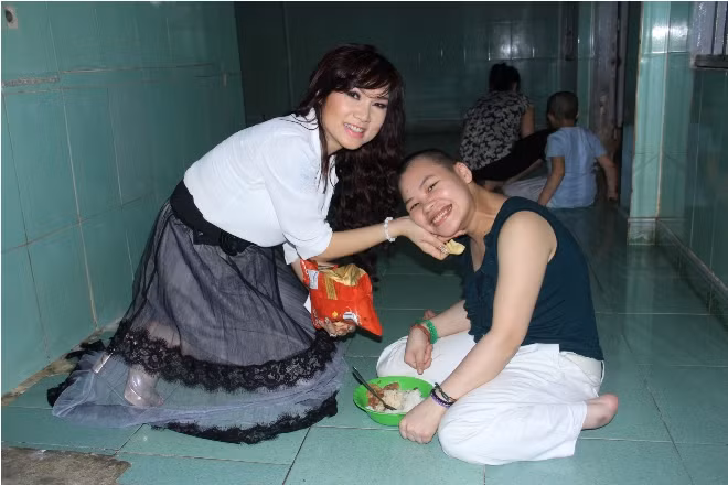 Sau nghi án tình cảm, Kavie Trần lại sánh vai Đoàn Thanh Tài đi từ thiện ảnh 7