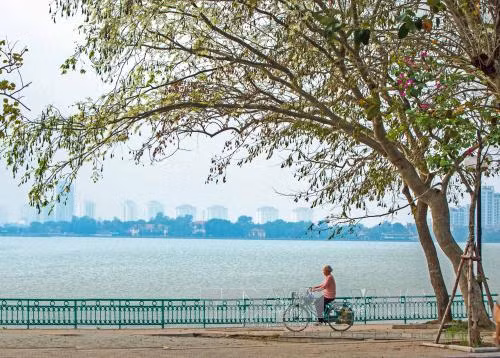 Ngày đầu tuần 3/4, miền Bắc tăng nhiệt, miền Nam vẫn mưa trái mùa ảnh 1