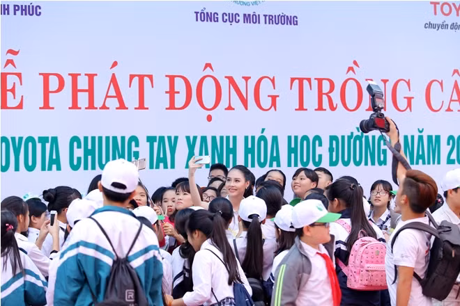 Hoa hậu Biển Thùy Trang tươi tắn dự lễ phát động xanh hoá học đường ảnh 8