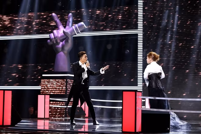 The Voice: Trần Tùng Anh và Hồng Ngọc hát Opera làm 'dậy sóng' tập cuối Đối đầu ảnh 1