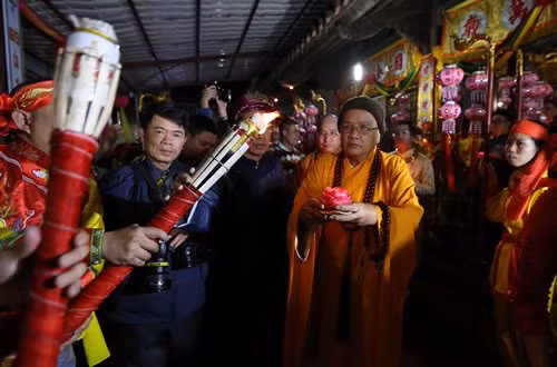 Độc đáo nghi lễ rước đuốc trong lễ hội Phủ Dầy ảnh 8