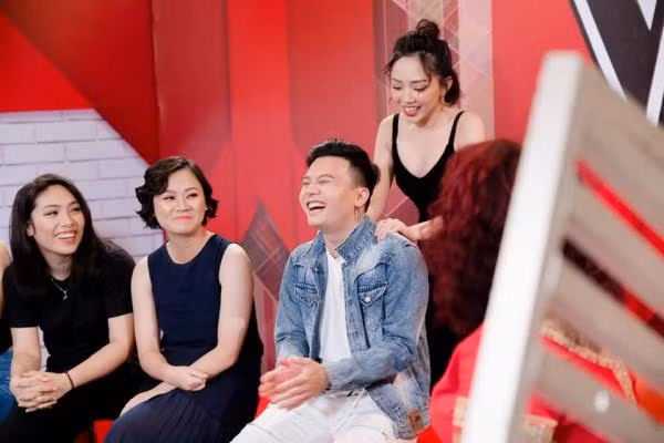 Hot: Trực tiếp tập 9 The Voice- Giọng hát Việt 2017- cái kết đẹp với sự trở lại của Đào Tín nhờ quyền cứu của HLV Tóc Tiên ảnh 7