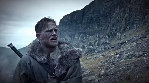 Charlie Hunnam 'vượt mặt' Henry Cavill để nhận vai Vua Arthur ảnh 3