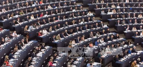 EU miễn thị thực ngắn hạn cho công dân Ukraine ảnh 1