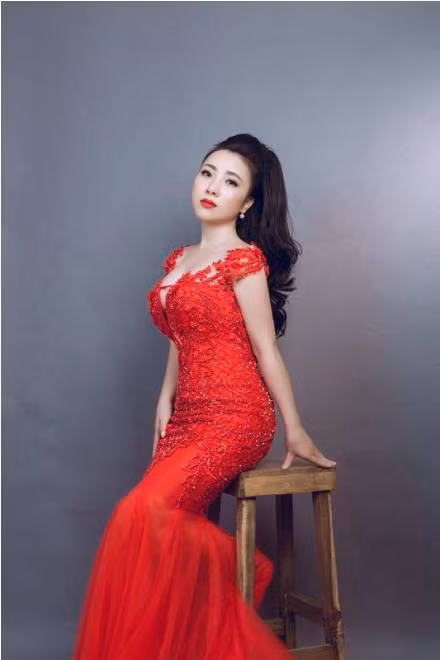 Yên Hà Thần tượng Bolero: Từng có một Yên Hà tóc xoăn, mũ phớt hát nhạc quốc tế ảnh 1
