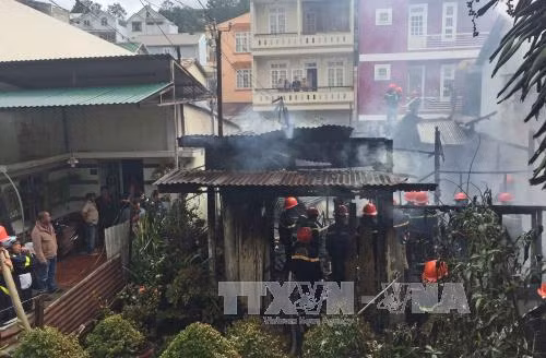 Cháy ở trung tâm thành phố Đà Lạt thiêu rụi một căn nhà gỗ ảnh 3