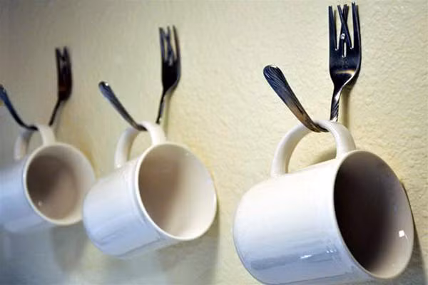 Mẹo làm sạch các đồ dùng nhà bếp bằng những vật liệu 'rẻ như bèo' ảnh 2