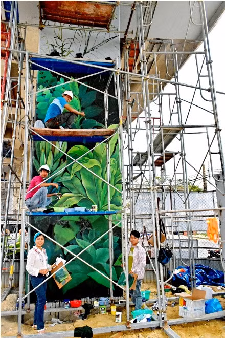 Cột bê tông sân bay Đà Nẵng 'đột nhiên' mọc lá cây xanh mướt ảnh 3