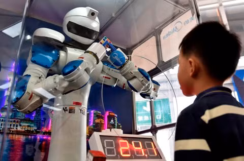 Trung Quốc đầu tư lớn cho ngành công nghiệp robot ảnh 1