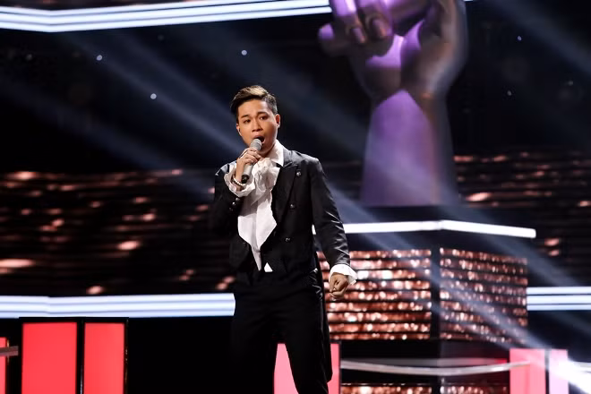 The Voice: Trần Tùng Anh và Hồng Ngọc hát Opera làm 'dậy sóng' tập cuối Đối đầu ảnh 2