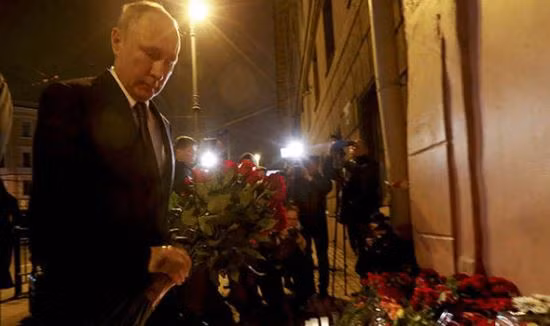 Tổng thống Putin đến hiện trường vụ nổ, Nga truy nã 2 nghi phạm đánh bom ảnh 2
