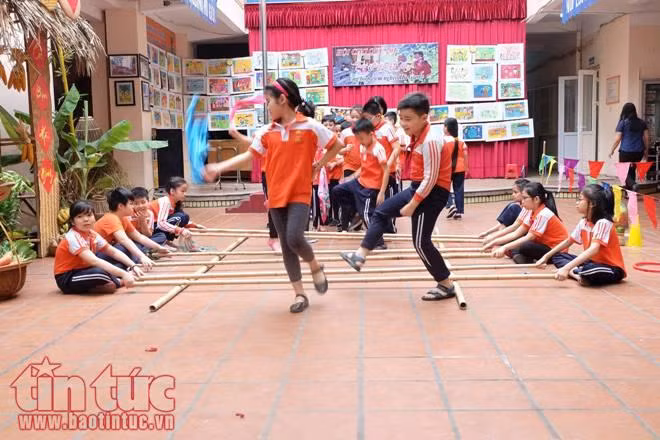 Chợ quê đồng giá 5.000 đồng rộn ràng của các 'doanh nhân nhí ảnh 11
