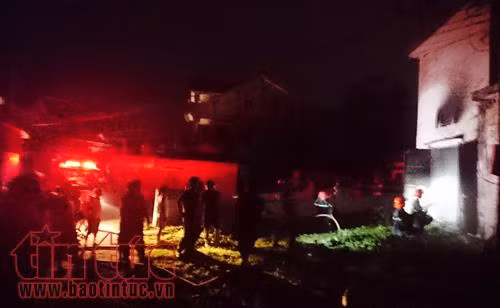 Nghệ An: Trạm biến áp bất ngờ phát nổ rồi rừng rực cháy ảnh 3