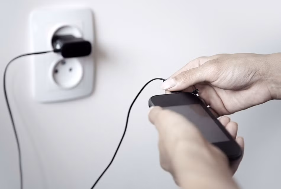 Cách sạc điện thoại sai lầm có thể ‘đoạt mạng’ bạn ảnh 3