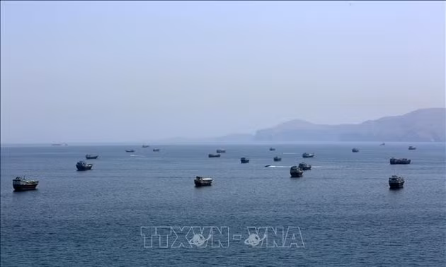 Iran tuyên bố tiếp tục đóng eo biển Hormuz