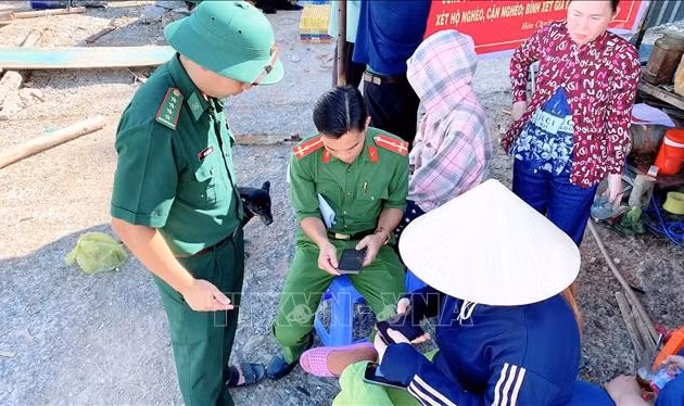 Hỗ trợ người dân đảo tiền tiêu nâng cao kỹ năng ứng dụng công nghệ thông tin