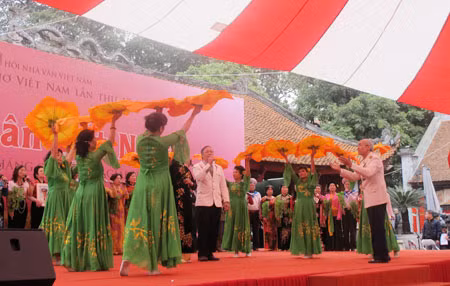 Ấm áp Ngày thơ Việt Nam 2014 ảnh 1