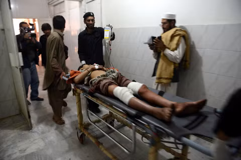 Chính phủ Pakistan và Taliban tiếp tục đàm phán 'trong bạo lực' ảnh 1