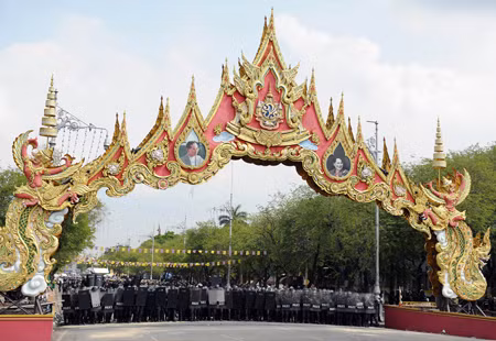 Người biểu tình bao vây Tòa nhà Chính phủ Thái Lan ảnh 1