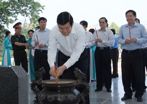 Khánh thành Bia lưu niệm ghi dấu Cụ phó bảng Nguyễn Sinh Sắc ảnh 1