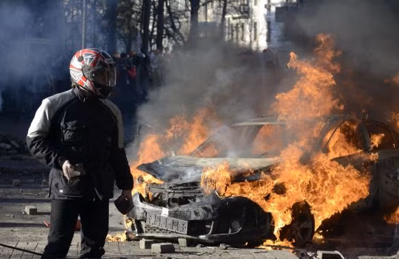 Ukraine quyết lập lại trật tự ở Kiev trong ngày đẫm máu nhất ảnh 4