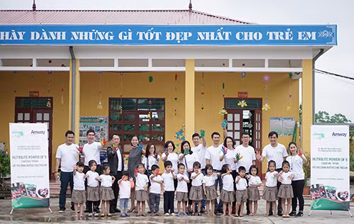 Amway Việt Nam luôn dành ưu tiên cho trẻ em ảnh 1