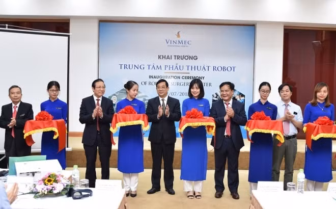 Khai trương Trung tâm Phẫu thuật Robot tư nhân đầu tiên tại Việt Nam ảnh 1