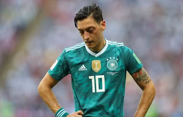 Mesut Ozil nói lời chia tay đội tuyển Đức, chuyện buồn đời cầu thủ ảnh 5