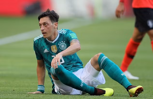 Mesut Ozil nói lời chia tay đội tuyển Đức, chuyện buồn đời cầu thủ ảnh 1