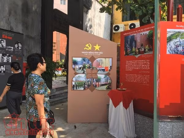 'Lời tri ân' gợi nhiều cảm xúc cho du khách đến tham quan ảnh 2