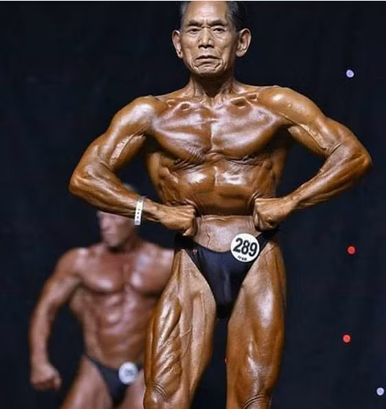 Cụ ông 81 tuổi cơ bắp cuồn cuộn như Phạm Văn Mách ảnh 2