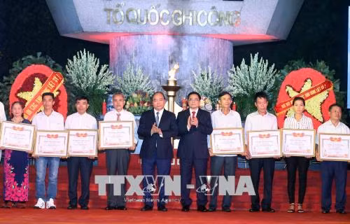 Thủ tướng trao Bằng Tổ quốc ghi công cho 442 gia đình liệt sĩ ảnh 2