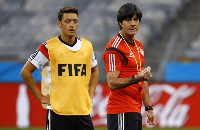 Mesut Ozil nói lời chia tay đội tuyển Đức, chuyện buồn đời cầu thủ ảnh 3