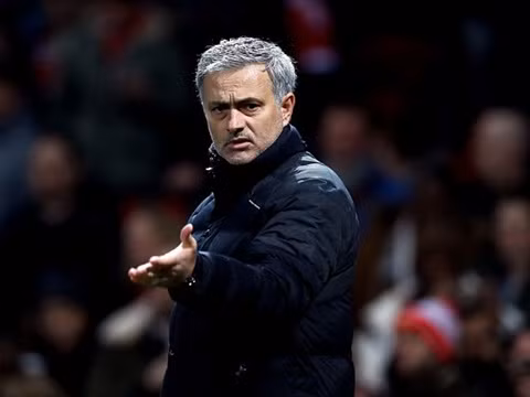 Mourinho lo ngại M.U mua sắm thất bại; Chelsea đàm phán mua 3 ngôi sao Juventus ảnh 1