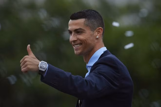 M.U thảm bại trước Liverpool; Real Madrid từ bỏ thương vụ Hazard ảnh 1