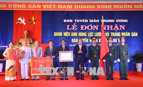 Ban Tuyên huấn Khu ủy Khu V đón nhận danh hiệu Anh hùng Lực lượng vũ trang nhân dân ảnh 1