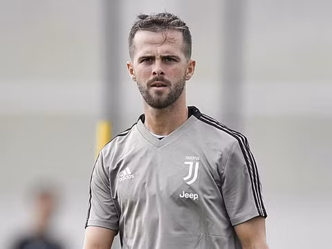Mourinho lo ngại M.U mua sắm thất bại; Chelsea đàm phán mua 3 ngôi sao Juventus ảnh 5
