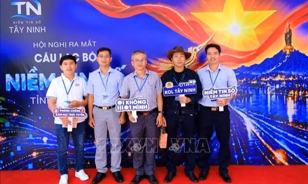 Bảo vệ trẻ em trên môi trường số không phải bằng cấm đoán