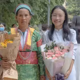 Mẹ đi viện không biết tiếng phổ thông, cô gái Mông quyết tâm làm bác sĩ