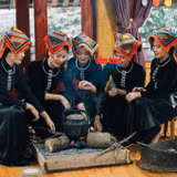 Khăn Piêu - biểu tượng văn hóa của người Thái đen Tây Bắc