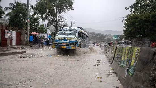 Haiti bị cô lập, Mỹ sơ tán 1 triệu dân do siêu bão Matthew ảnh 1