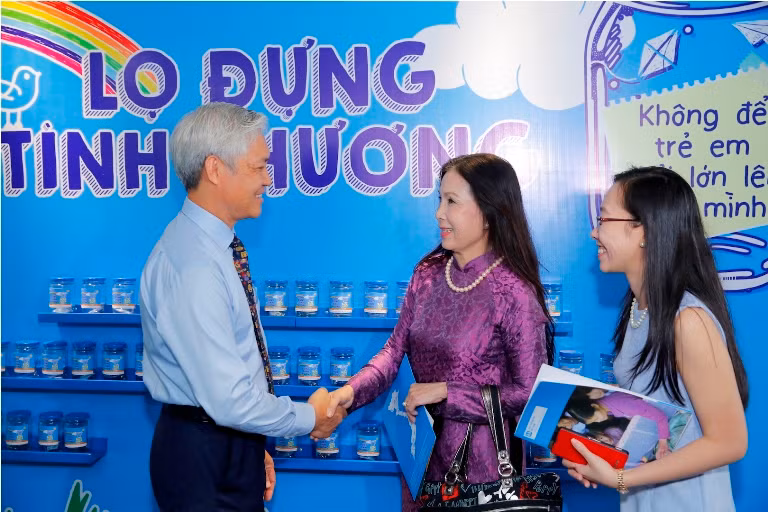 "Lọ đựng yêu thương" cho những trẻ em làng SOS ảnh 8