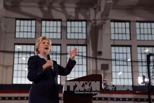 Bà Clinton vặn xoáy ông Trump: Thiên tài gì mà lỗ tỷ USD/năm? ảnh 1