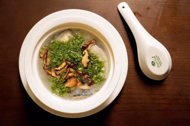 Tò mò chả cá Ân Ngư ảnh 1